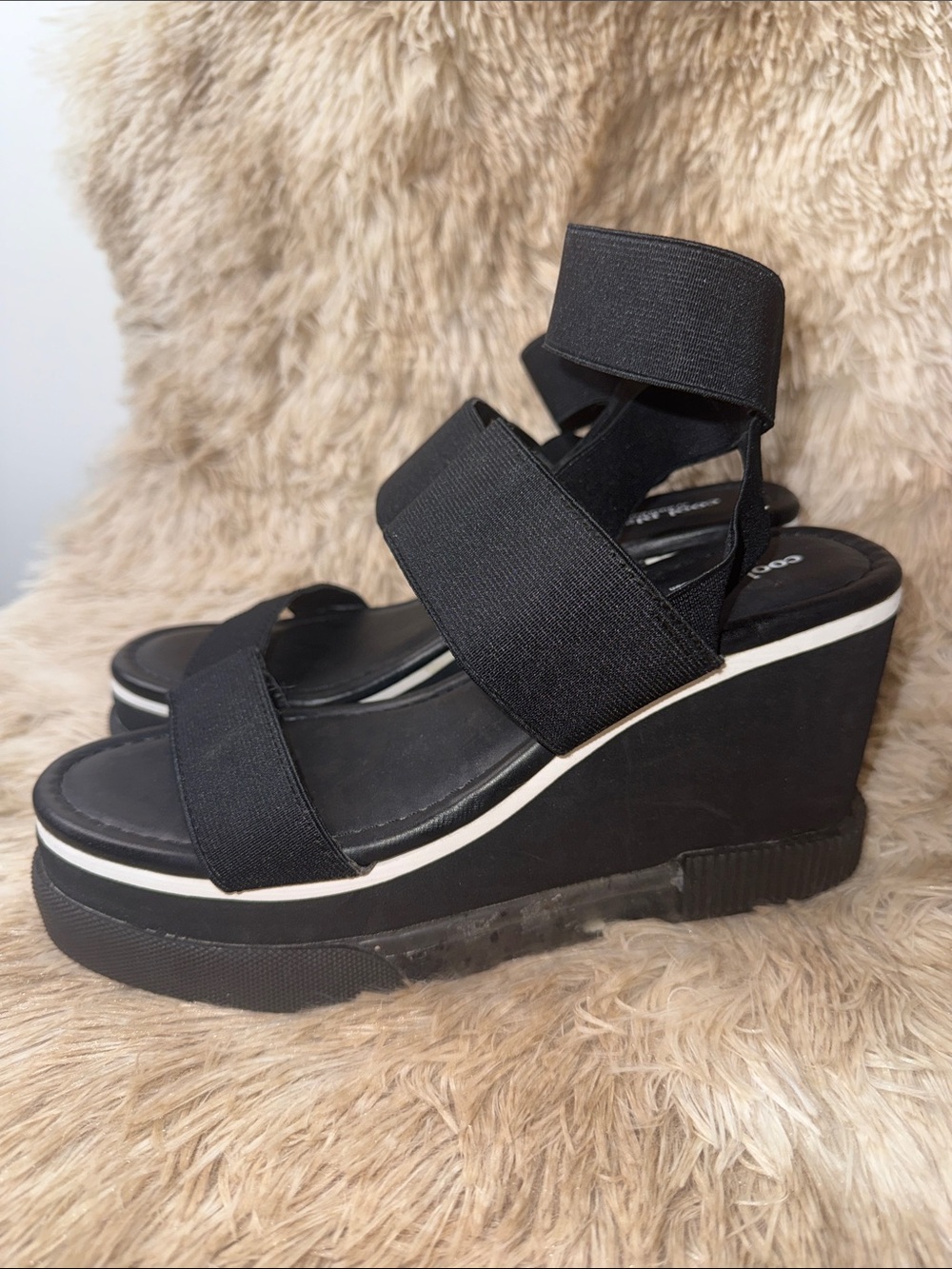 NWOT Cool Planet Steve Madden miran strappy platform wedge sandals black white